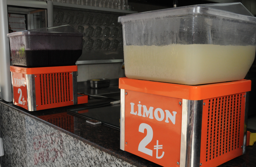 Açıkta satılan bu yiyecekler zehirliyor! Döner, tatlı ve simit... - Resim: 3