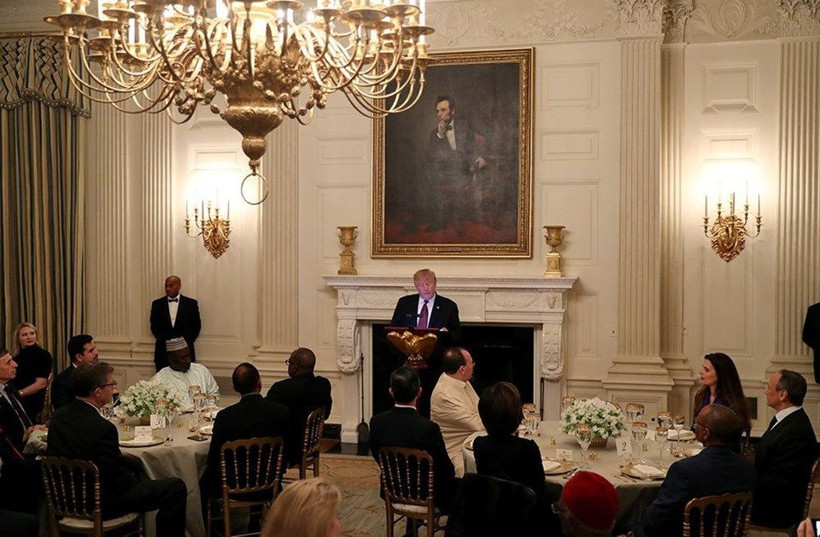 Donald Trump Beyaz Saray'da iftar verdi Türkiye'den sadece o isim yer aldı - Resim: 4