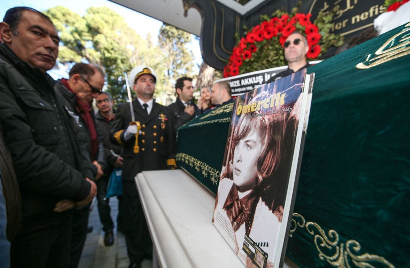 Yeşilçam'ın 'Ömercik'i Ömer Dönmez son yolculuğuna uğurlandı! - Resim: 4