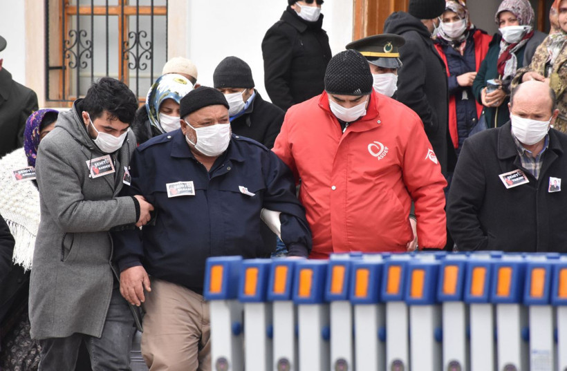 İdlib şehitlerinin cenaze törenine koronavirüs damgası - Resim: 3