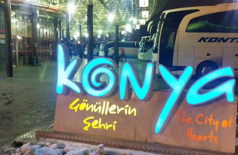 Konya kar kıyametini yaşıyor! Komşu illerle kara yolu bağlantısı 17 saat kesildi eğitime ara verildi - Resim: 3