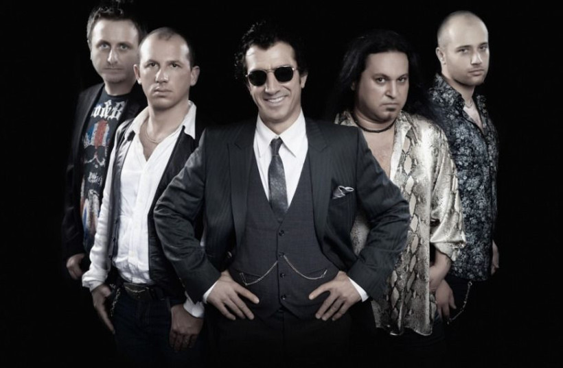 Neden gözlük taktığını yıllar sonra anlattı! Ayna solisti Erhan Güleryüz'ün son halini gören tanıyamadı - Resim: 1