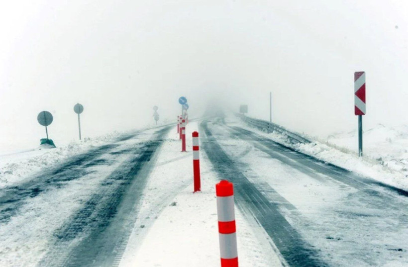 Türkiye'nin yüksek kesimlerinde kar yağışı etkili oldu - Resim: 2