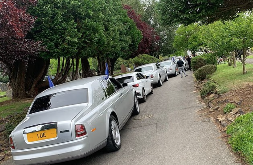 22 ayar som altın tabutla gömdüler! Bir hafta tur attırdılar görülmemiş cenaze - Resim: 3