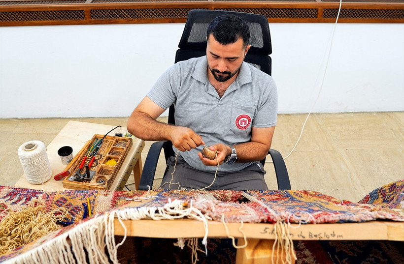 500 yıllık saray seccadeleri sergilenmek üzere gün sayıyor - Resim: 9