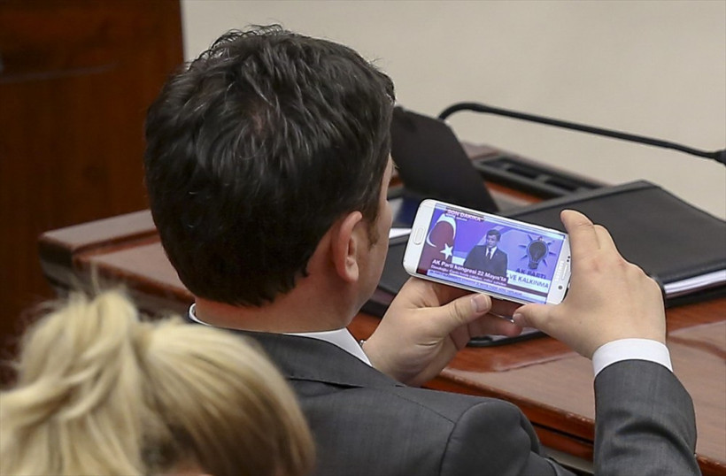 Genel Kurulda telefonunu kapan onu izledi! - Resim: 1