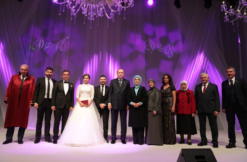 Cumhurbaşkanı  Erdoğan nikah şahidi oldu - Resim: 4