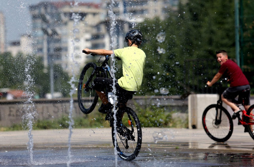Bursa'da sıcaktan bunalan çocuklar oraya koştu! - Resim: 1