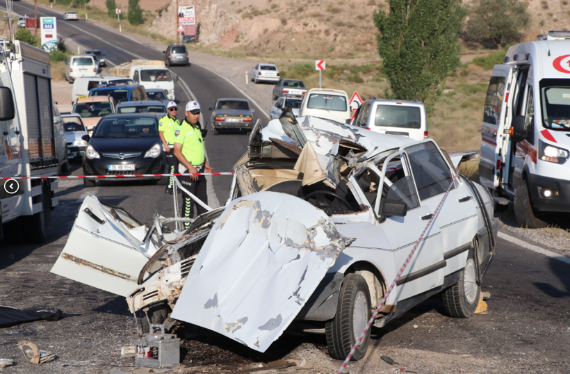 Aksaray'da dehşet veren kaza ortalık savaş alanına döndü! Çok sayıda ölü var - Resim: 2
