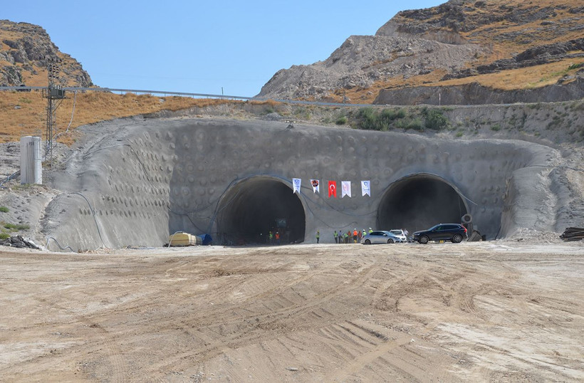 Hasankeyf Tüneli'nde ışık göründü - Resim: 1
