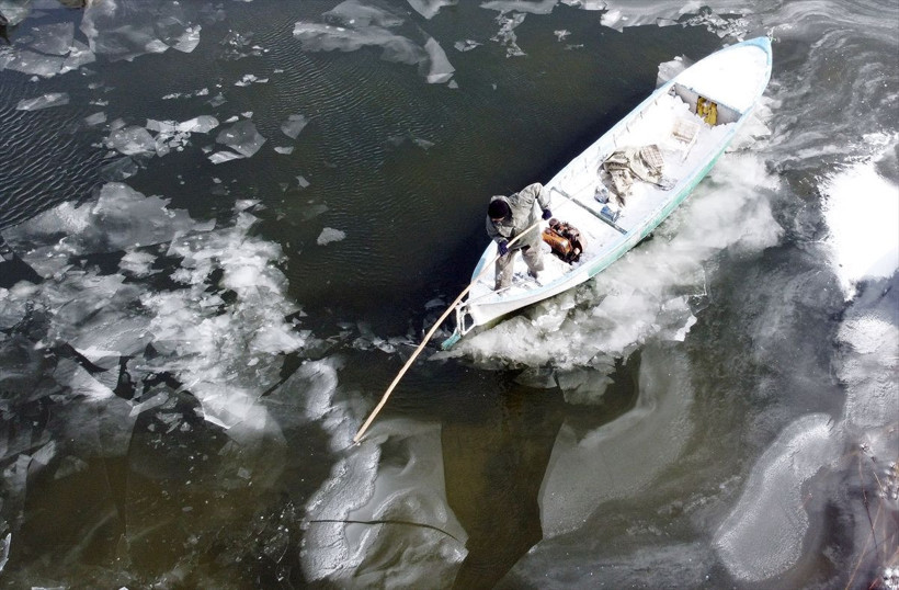 Türkiye'nin en büyük tatlı su gölü buz tuttu - Resim: 4