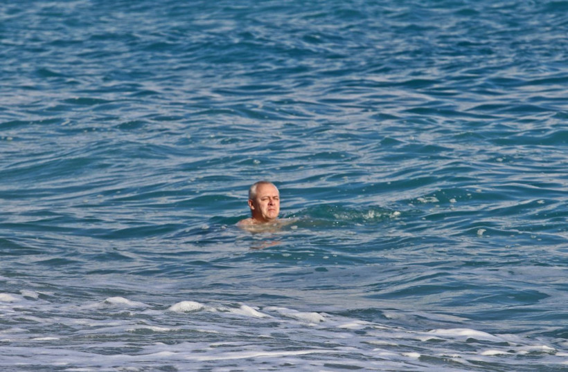 Antalya'da sıcak havayı gören akın etti telefona sarıldı: Çok şaşırdım - Resim: 1