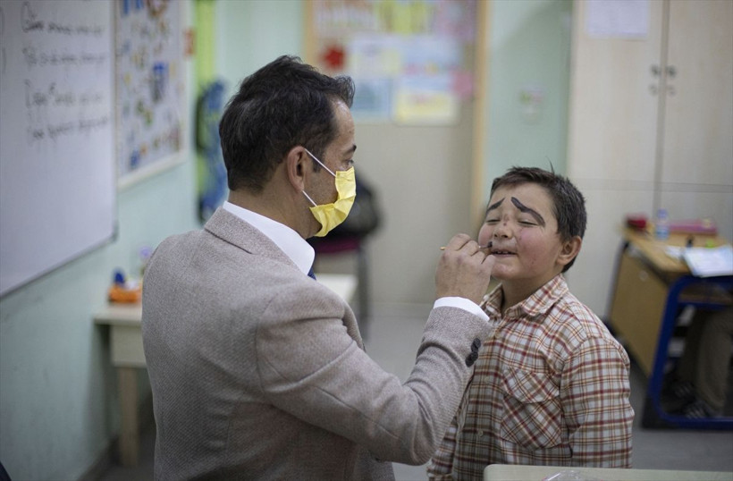 Samsun'da Mahir öğretmen kukla gösterisi ve şarkılarla ders işliyor - Resim: 3
