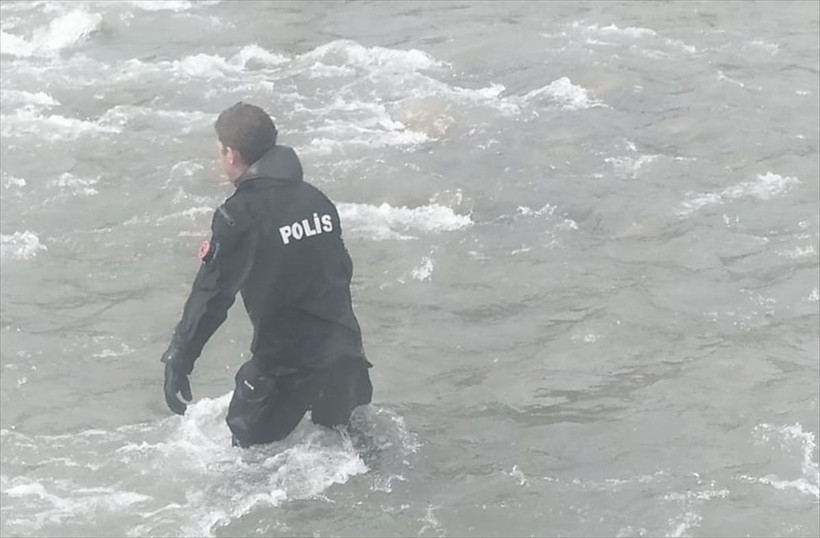 Hakkari'de çaya düşen asteğmenin cansız bedeni bulundu - Resim: 4