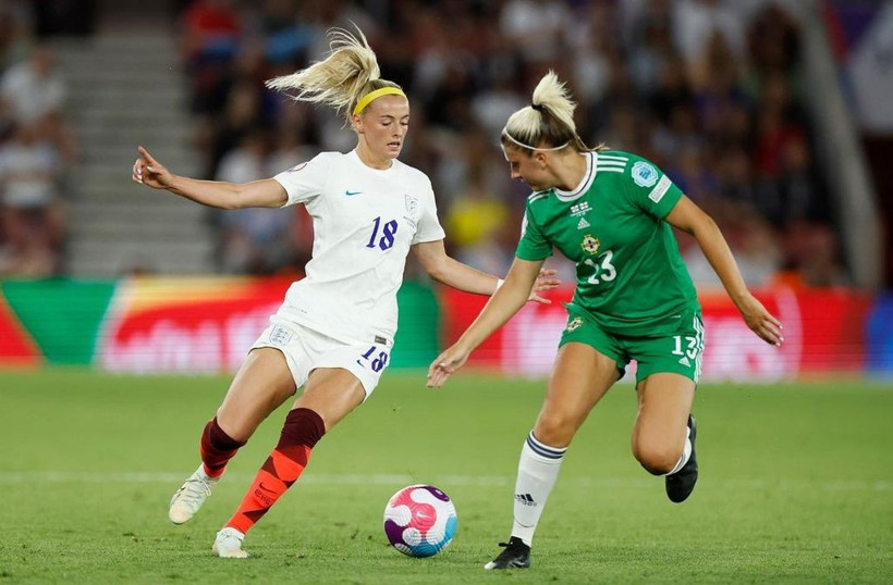 Kadın futbolcu Chloe Kelly gol sonrası formasını çıkarınca... - Resim: 3