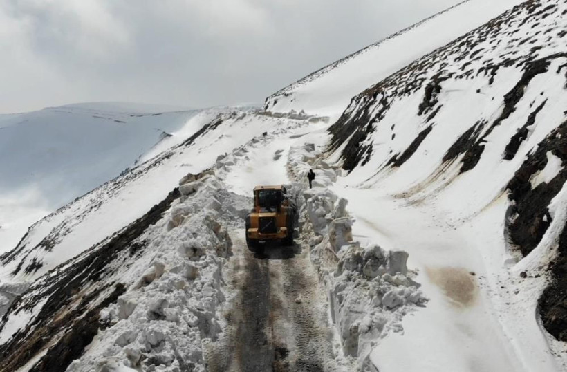 Nisan ayında 5 metre kar ile mücadele - Resim: 1