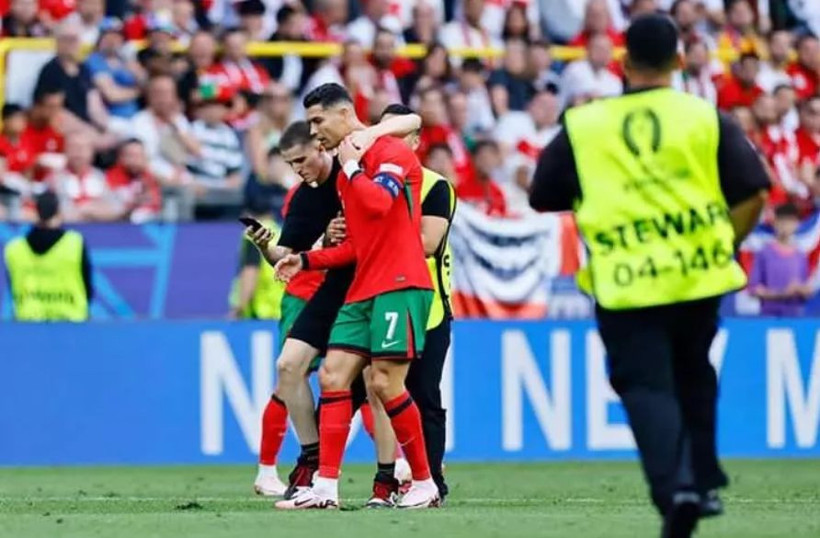 UEFA acımadı, cezayı kesti! İşte EURO 2024'te taraftarlar yüzünden ceza yiyen takımlar - Resim: 3