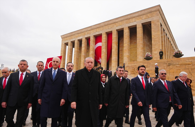 Anıtkabir'deki törende taktı! Cumhurbaşkanı Erdoğan'ın kravatında dikkat çeken KAAN ayrıntısı - Resim: 1