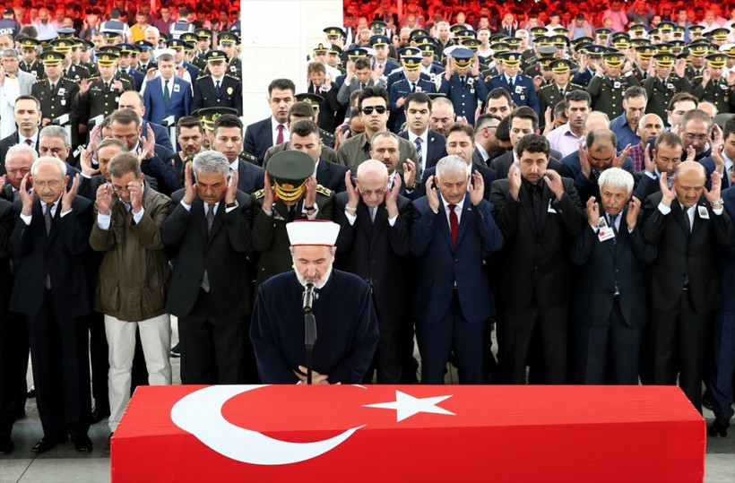 Şehit babaya son veda! Yürek dağlayan kareler - Resim: 3