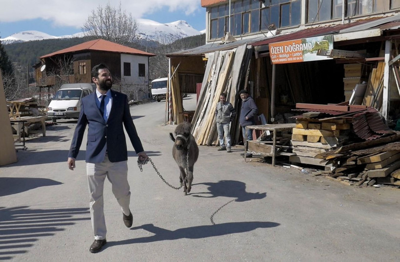 DSP Çamlıyayla adayı Alp Erdem sıpa ile ilçeyi dolaşıyor - Resim: 2