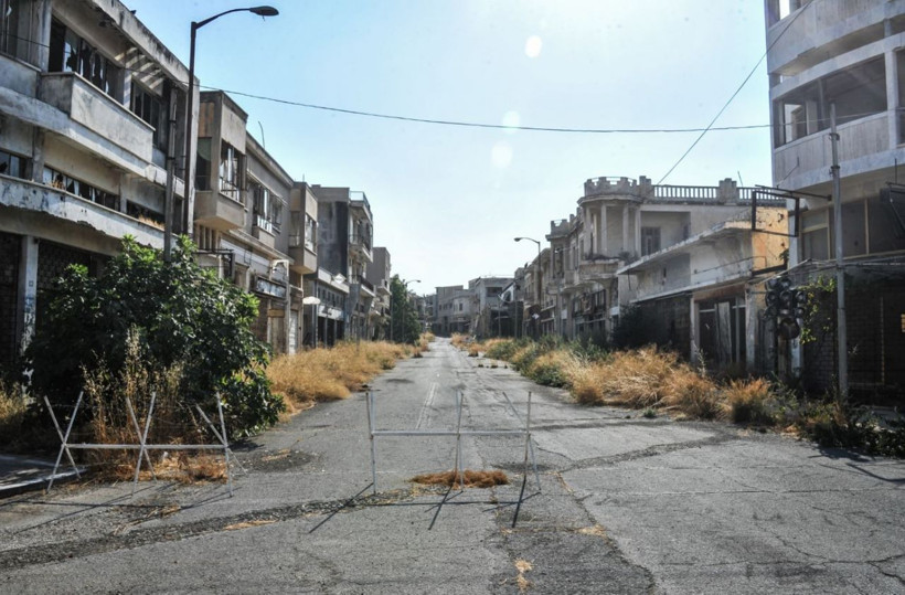 Kültür ve Turizm Bakanı Mehmet Nuri Ersoy KKTC'de kapalı Maraş bölgesini inceledi - Resim: 4