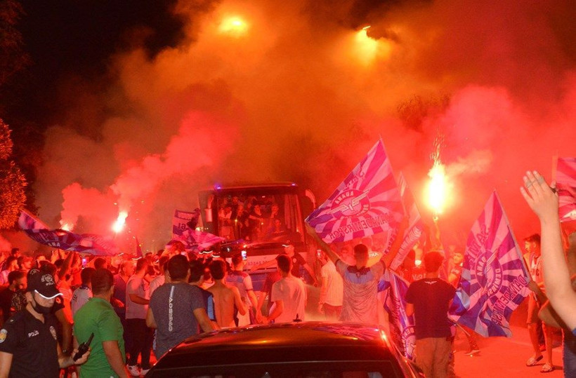 Adana Demirspor kulübü, galibiyetin ardından şampiyon gibi karşılandı - Resim: 1