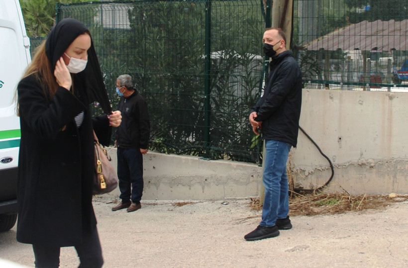 Önce oğlu şimdi de... Ebru Şallı babasını son yolculuğuna uğurladı! - Resim: 1