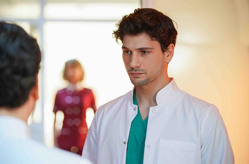 6 diziyi solladı reytingde zirve bakın kimin oldu: Kasaba Doktoru Kaderimin Oyunu Arka Sokaklar Aziz Yalnız Kurt Aşk Mantık İntikam - Resim: 3