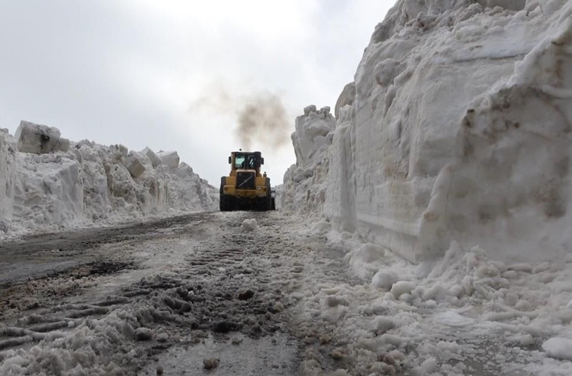 Nisan ayında 5 metre kar ile mücadele - Resim: 4