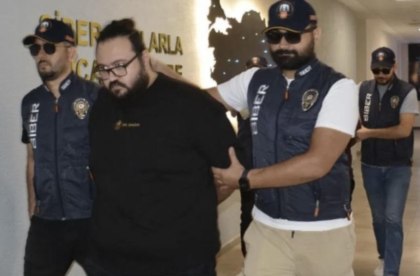 Tutuklanan Jahrein'den oyuncu Elçin Sangu'ya "çomar" davası - Resim: 3