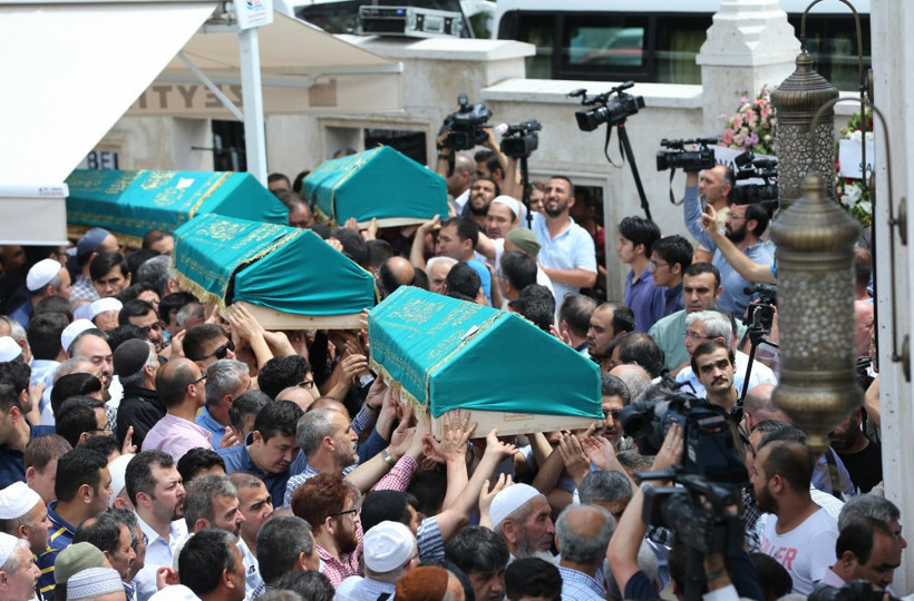 Havaalanı saldırısında ölenler gözyaşları içinde uğurlandı - Resim: 1