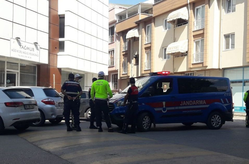 Bursa'da evladın yaptığına bak: Annesi ve kız kardeşini bıçakla rehin aldı - Resim: 1