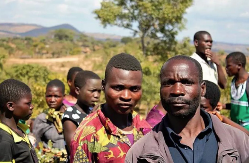 Gelenek değil resmen sapkınlık! Ergenlik çağındaki kızları sırtlanla ilişkiye zorluyorlar - Resim: 2