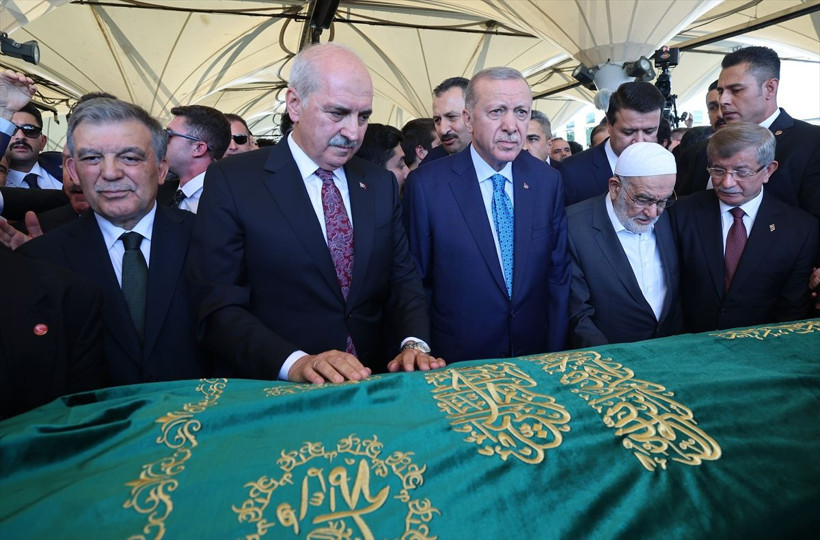 Recai Kutan'a veda! Cenaze törenine Cumhurbaşkanı Erdoğan da katıldı - Resim: 3
