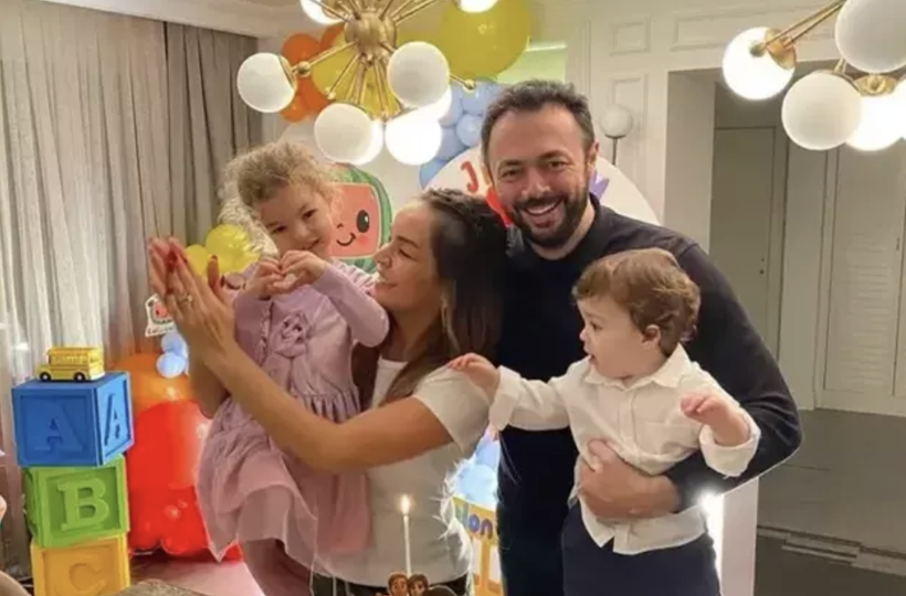 Bengü kalp emojili paylaştı! Eski eşi ve kızıyla aile saadeti... - Resim: 1