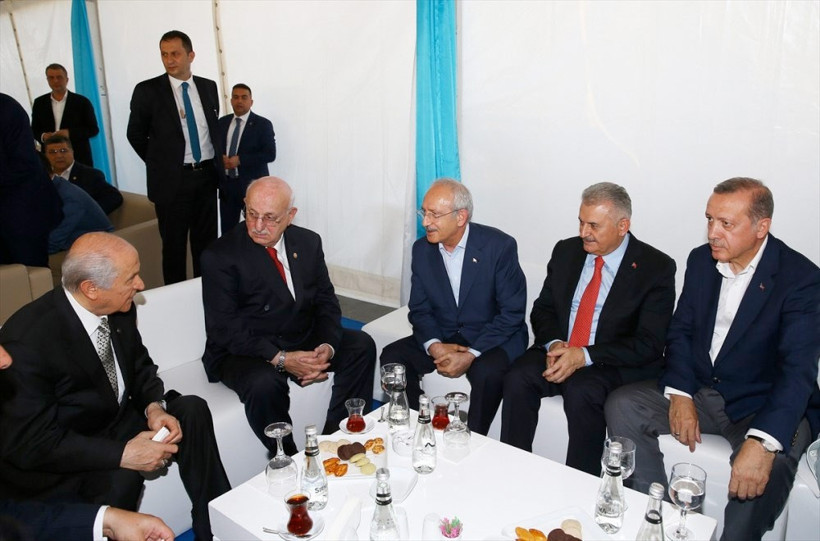 Yenikapı'daki çadırda Erdoğan liderlere bunu sormuş - Resim: 1