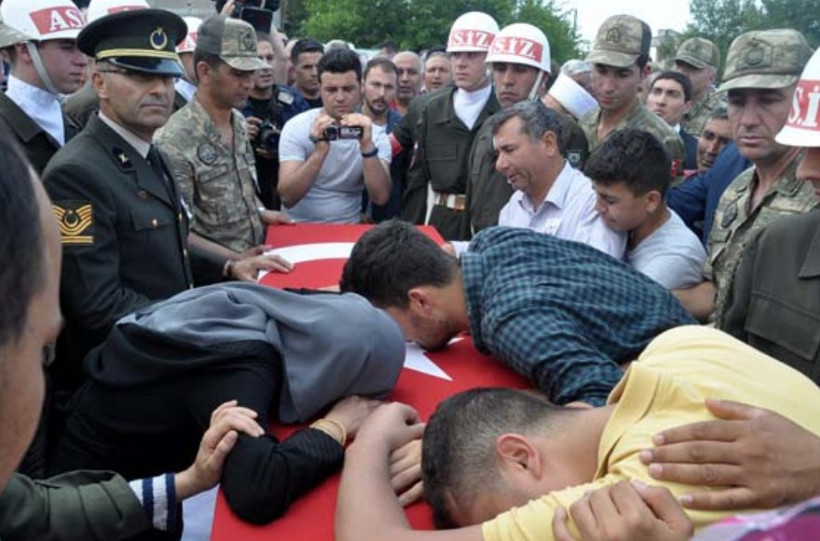 Şehit annesi dimdik ayakta durdu ve öyle sözler söyledi ki... - Resim: 4