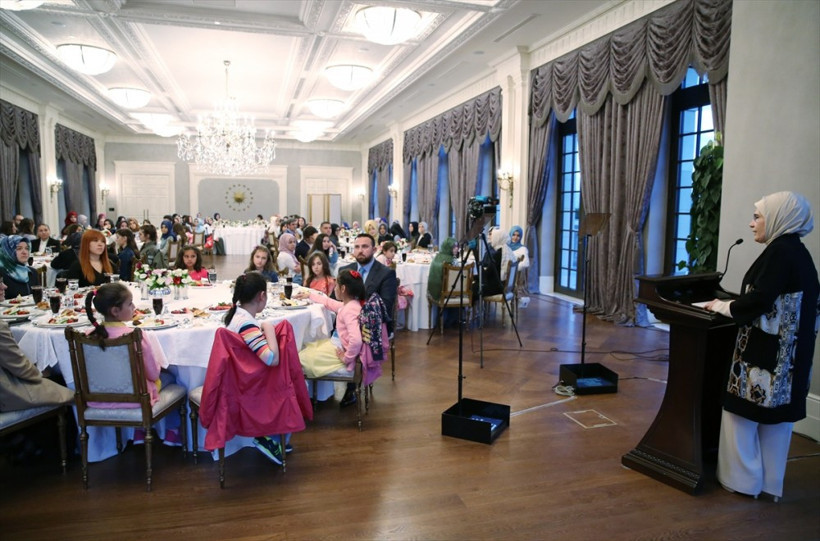 Emine Erdoğan devlet koruması altındaki çocuklara iftar verdi - Resim: 4