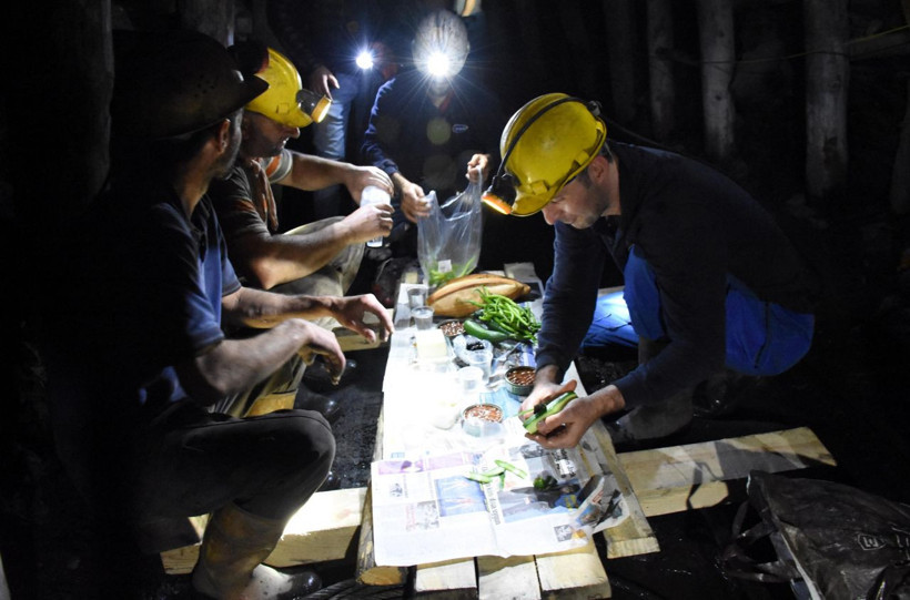 Metrelerce yerin altında ilk sahur - Resim: 2