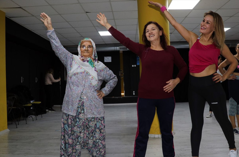 82 yaşındaki kadın geliniyle dans kursuna gidiyor - Resim: 3