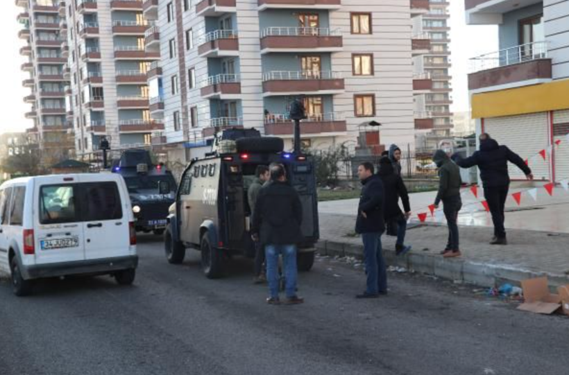 Genç kızın, evinin önünde cesedi bulundu! Yüzünü köpekler parçalamış - Resim: 1