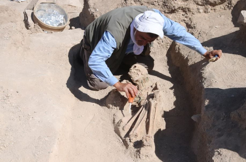 Kadın ve bebek iskeleti çıkmıştı! Van'da ölü gömme gizemi çözülüyor - Resim: 3