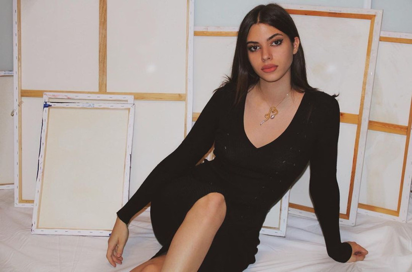 Gömleğin düğmelerini açıp süper minisiyle poz verdi! Defne Samyeli'nin kızı Derin Talu olay oldu - Resim: 2