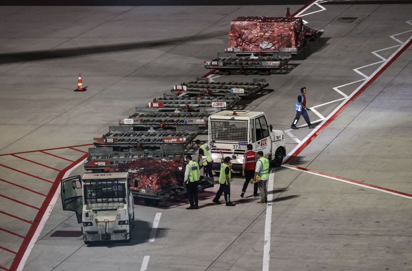 İtalya'daki helikopter kazasında ölen Eczacıbaşı çalışanı 4 Türk’ün cenazeleri Türkiye’ye getirildi - Resim: 4