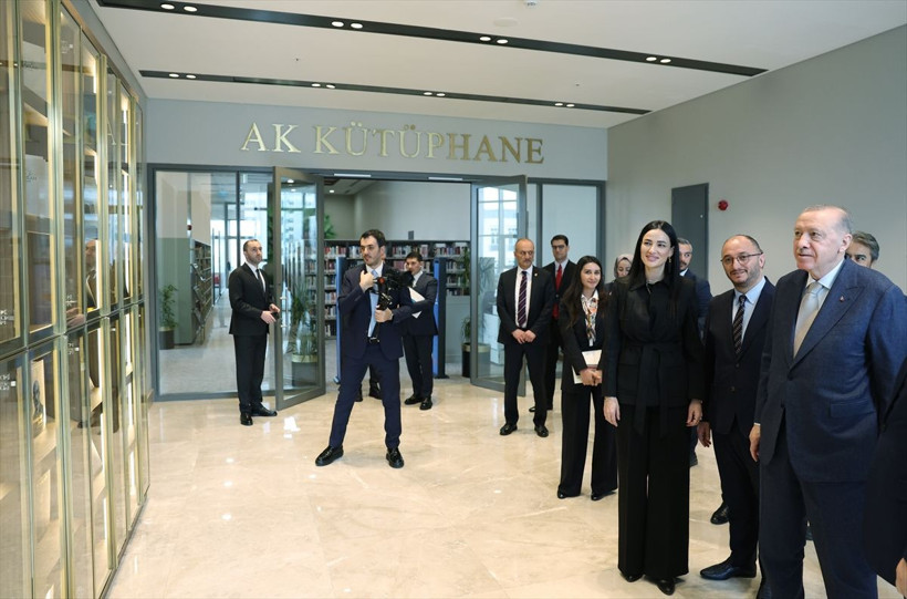 Cumhurbaşkanı Erdoğan, AK Kütüphane'yi ziyaret etti - Resim: 1