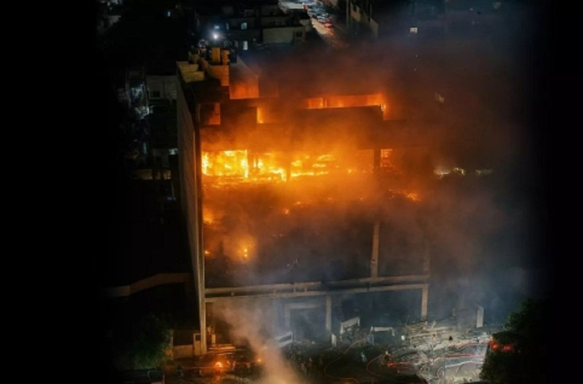 Irak'ta korku dolu anlar! AVM'de çıkan yangın felekete dönüştü: 70 can kaybı - Resim: 2