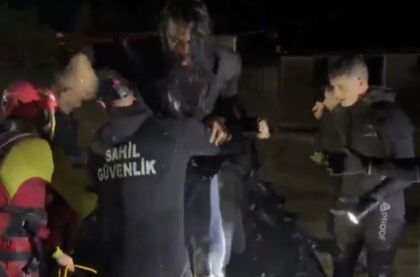 İstanbul sular altında kaldı! Demet Özdemir ve Murat Boz yardım çağrısı yapmıştı! İşte kurtarılma anları... - Resim: 6