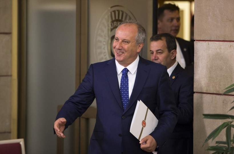 CHP'lilerin basın toplantısında ilginç anlar! - Resim: 1