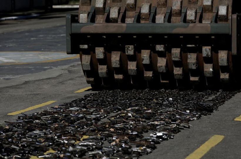 8 bin 500 silah böyle imha edildi - Resim: 4