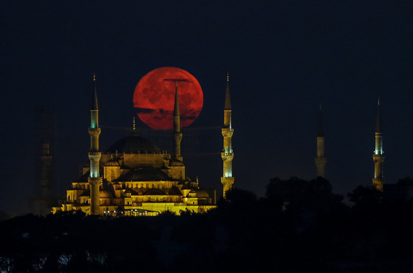 Kanlı Ay tutulmasından muhteşem görüntüler - Resim: 3